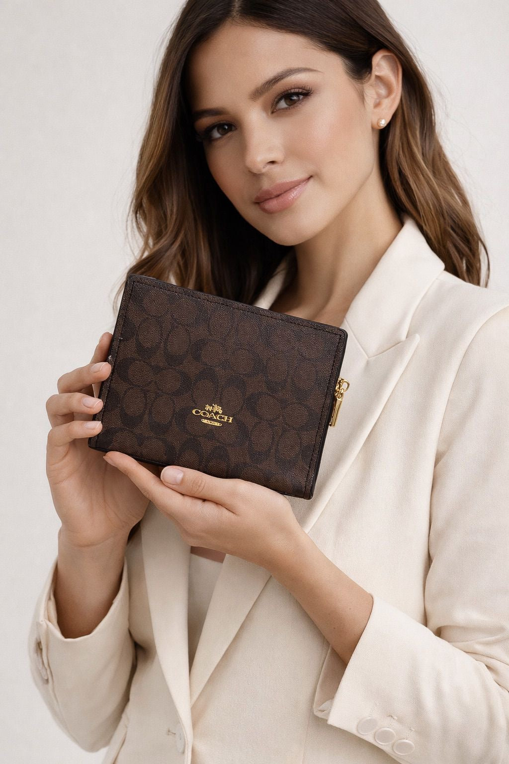 Bolso Coach Crossbody Clutch en Lona Signature - Color Brown/Black con Cadena Dorada