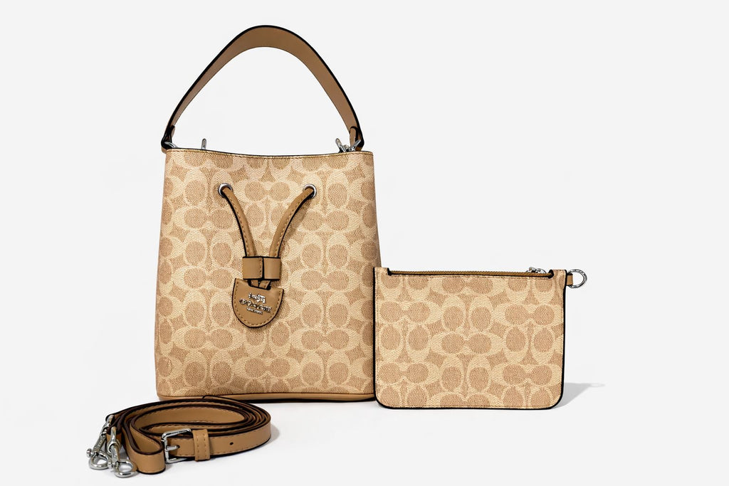 Set Coach Andy Tote & Wristlet en Lona Signature - Color Khaki/Saddle